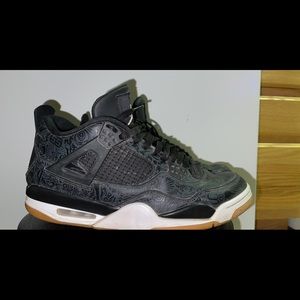I’m selling my Jordan 4 SE Lazer Black Gum shoes!